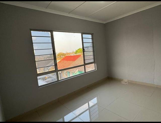 2 BEDROOM PROPERTY TO RENT IN NEWLANDS WEST